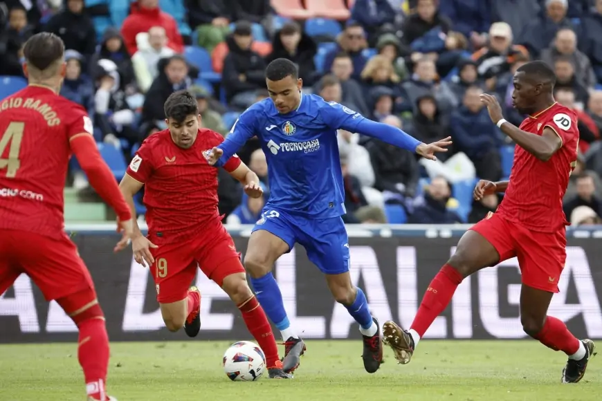 Insultos racistas contra Marcos Acuña en el partido del Sevilla