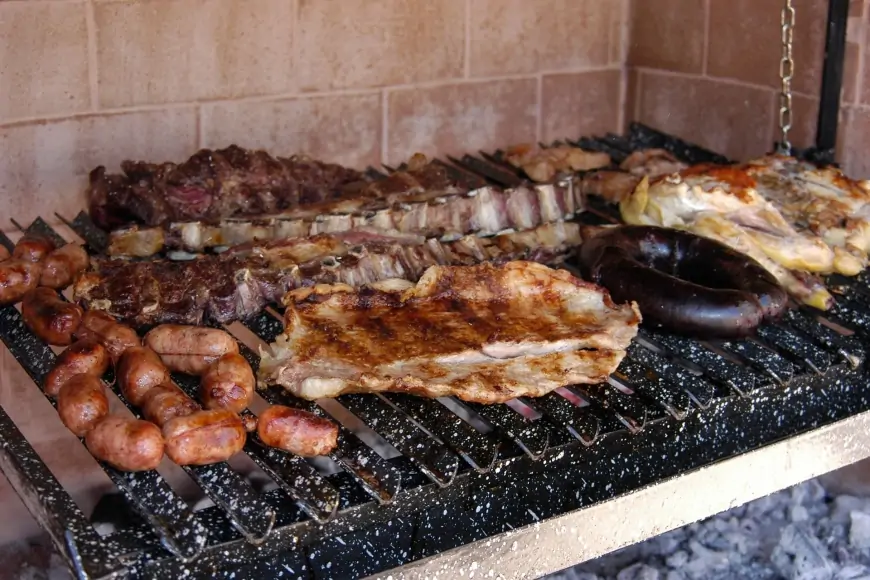 Insólito: denunció a sus vecinos por comer asado en Semana Santa